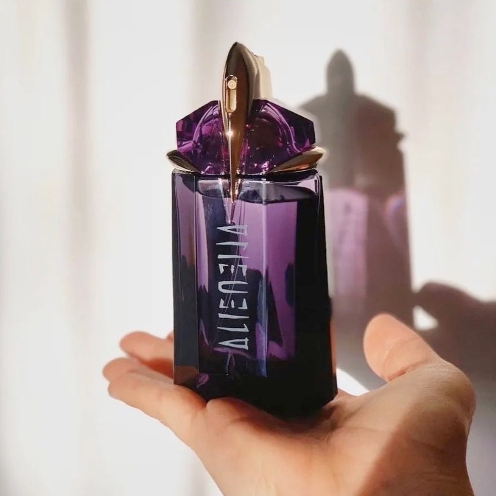 a-little-secret-nuoc-hoa-Alien-Mugler Alien Mugler là nước hoa lọt Top 5 mùi hương được yêu thích nhất thế giới